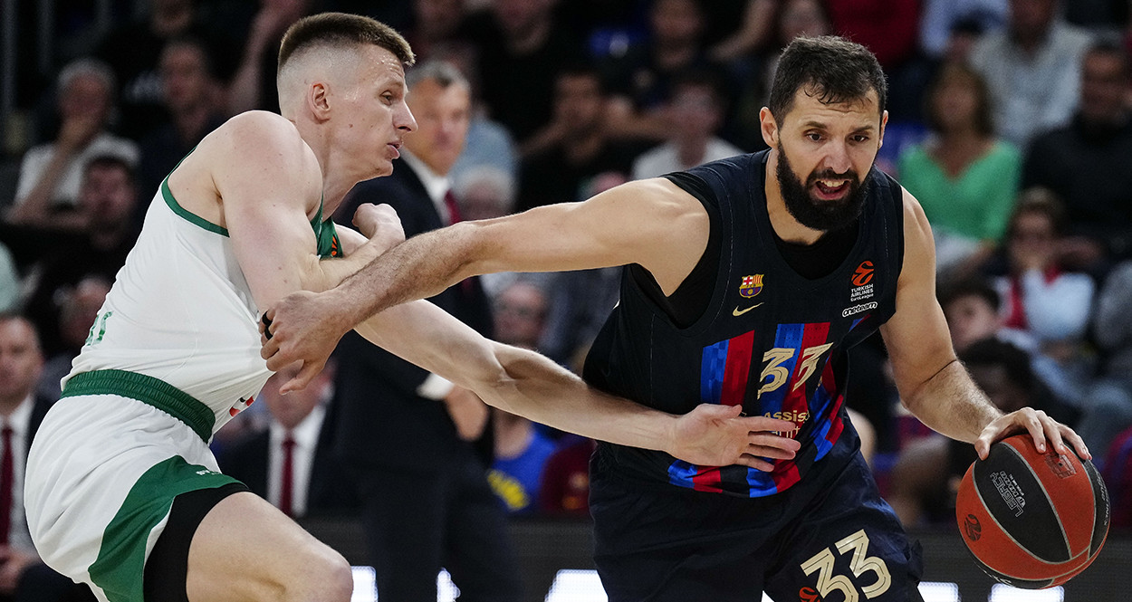 Mirotic disputa la posesión contra Butkevicius en el Barça-Zalgiris / EFE