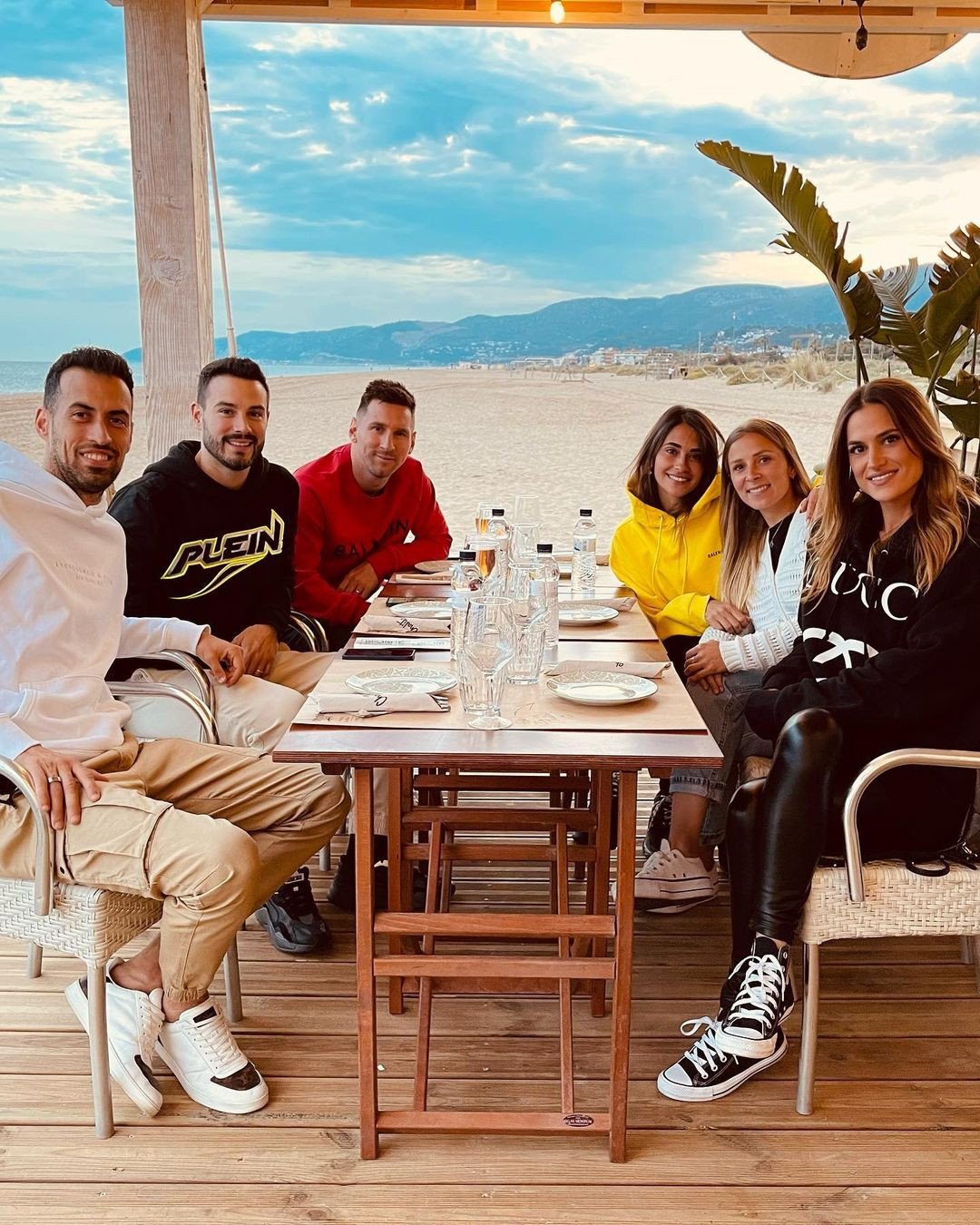 Leo Messi y Antonella Roccuzzo visitan a Sergio Busquets y Elena Galera / REDES