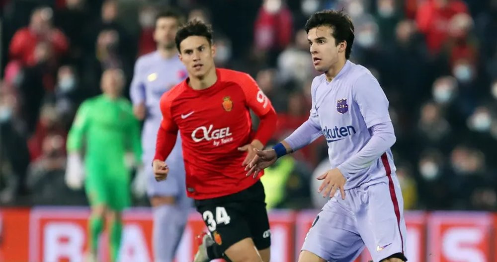 Riqui Puig, en el campo del Mallorca / FCB