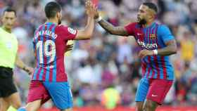 Agüero y Memphis celebran el gol del Barça / FCB