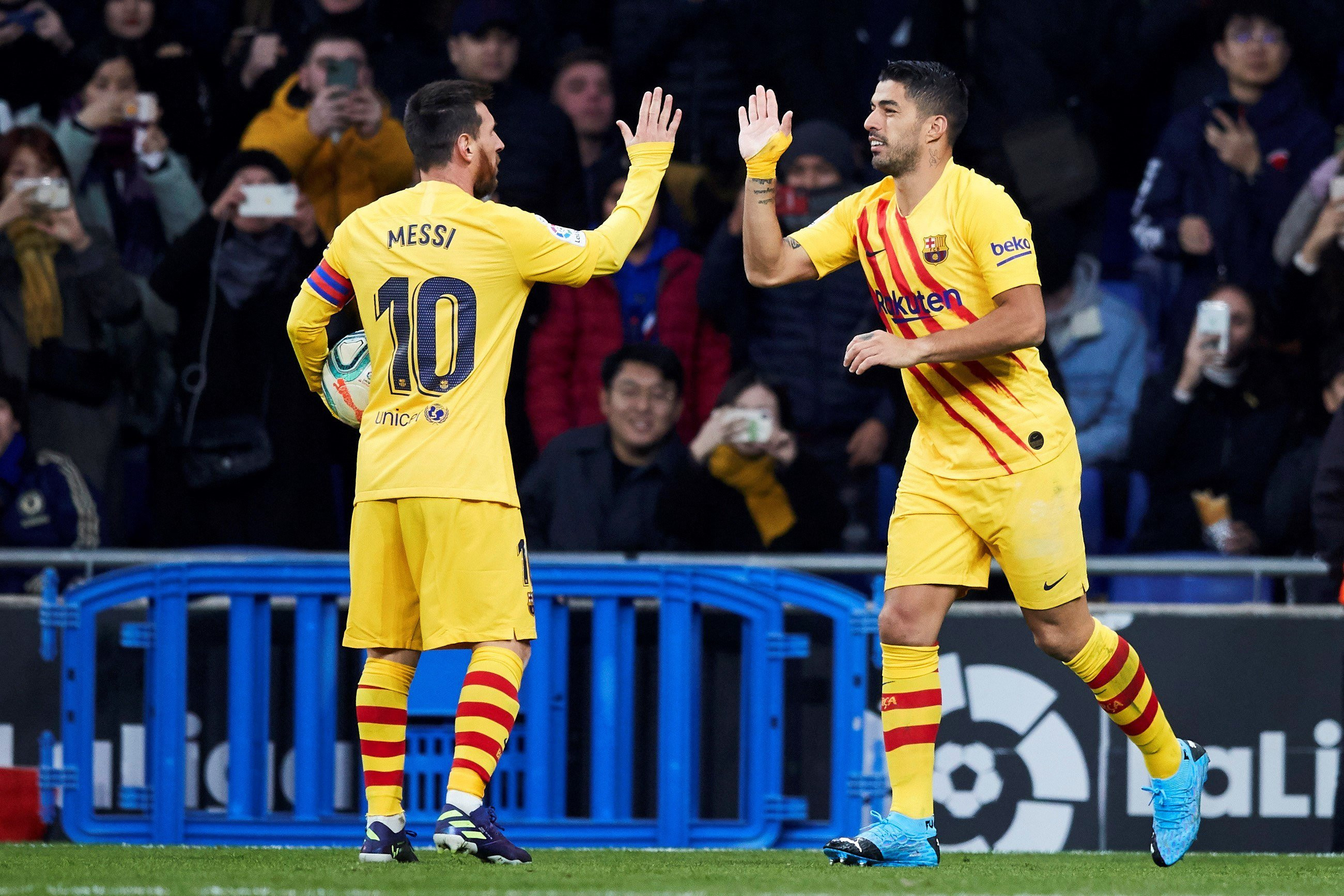 Luis Suárez celebrando el gol con Messi contra el Espanyol / EFE