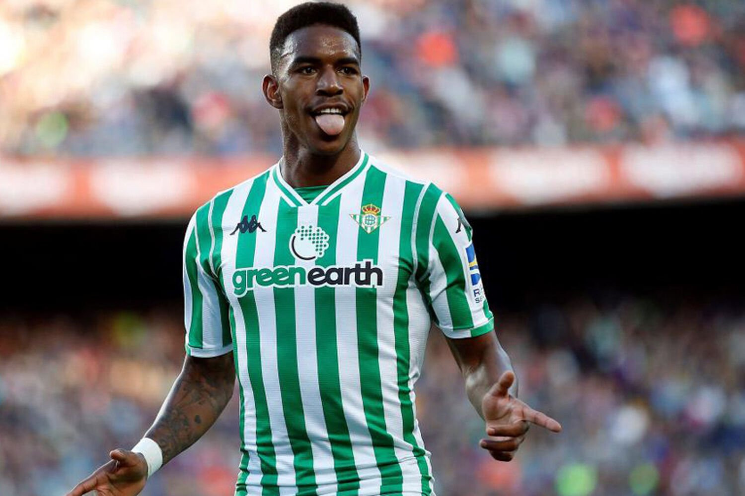 Junior Firpo, ahora en el Barça, celebra su gol con el Betis en el Camp Nou / EFE