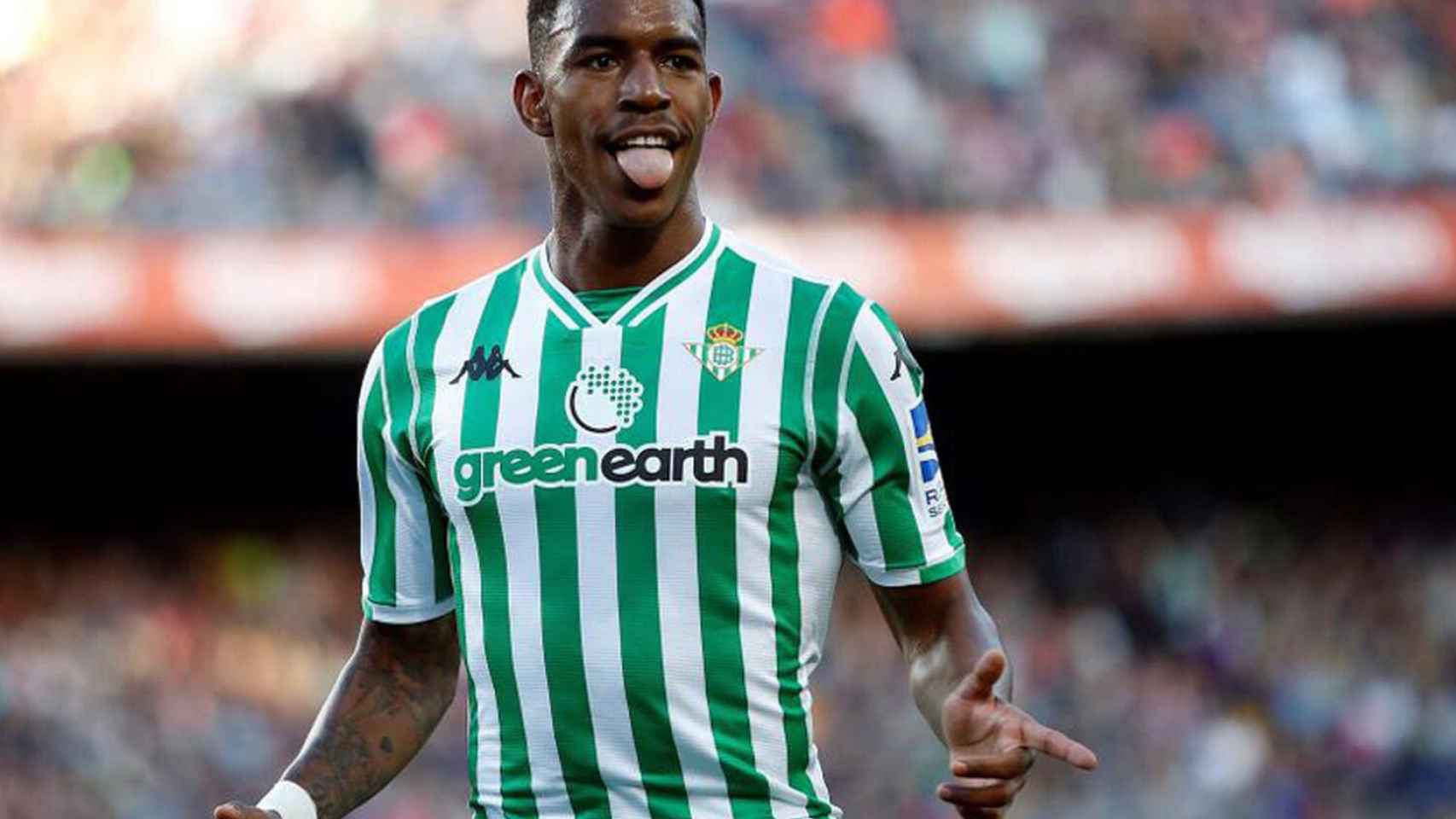 Junior Firpo, ahora en el Barça, celebra su gol con el Betis en el Camp Nou / EFE