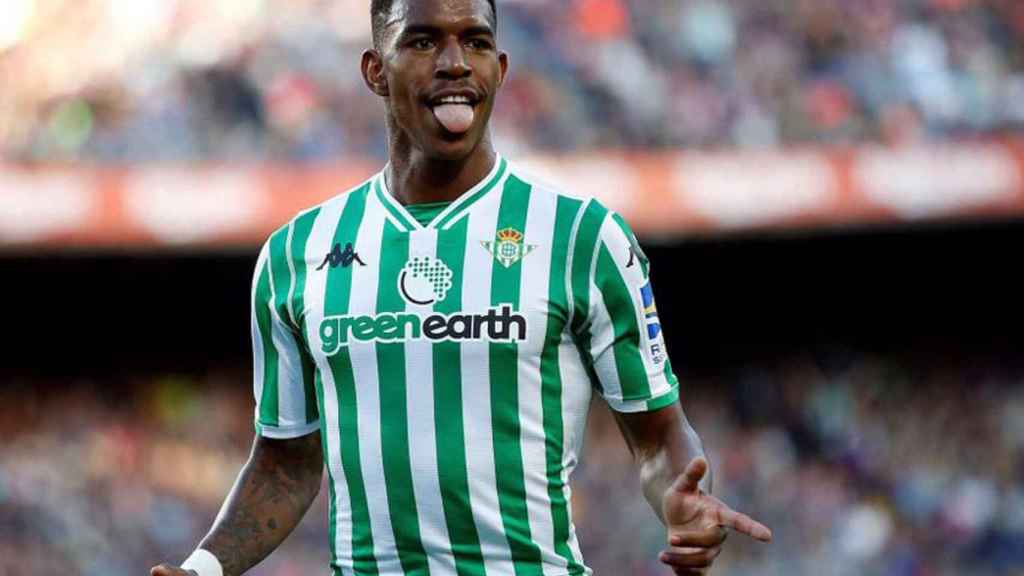 Junior Firpo, ahora en el Barça, celebra su gol con el Betis en el Camp Nou / EFE