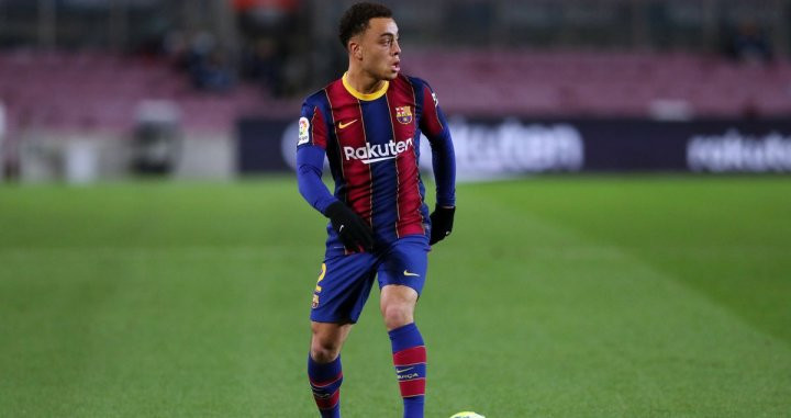 Sergiño Dest en el Camp Nou ante el Eibar / FC BARCELONA