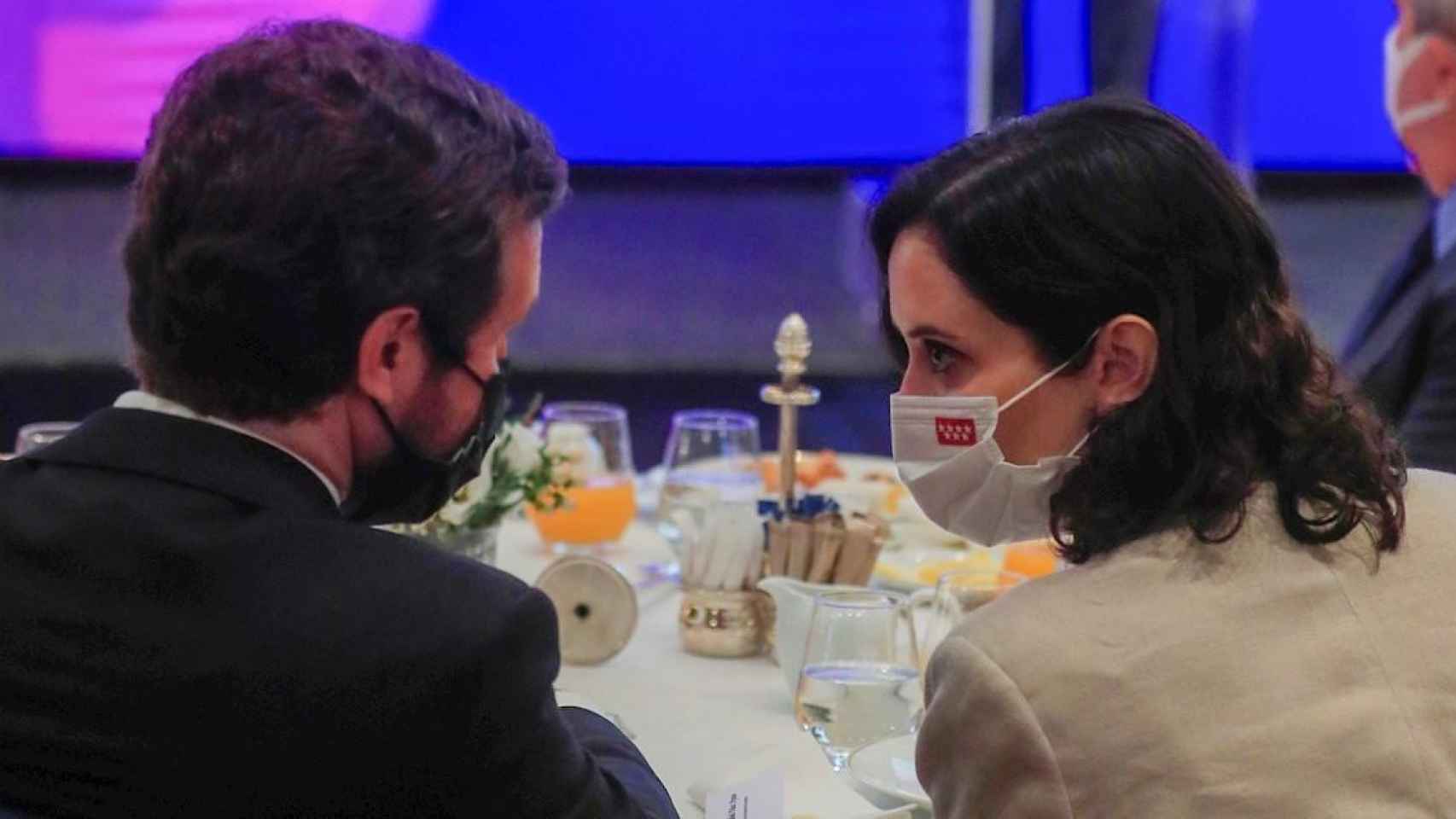 Isabel Díaz Ayuso, este martes junto a Pablo Casado en un desayuno / FERNANDO ALVARADO - EFE