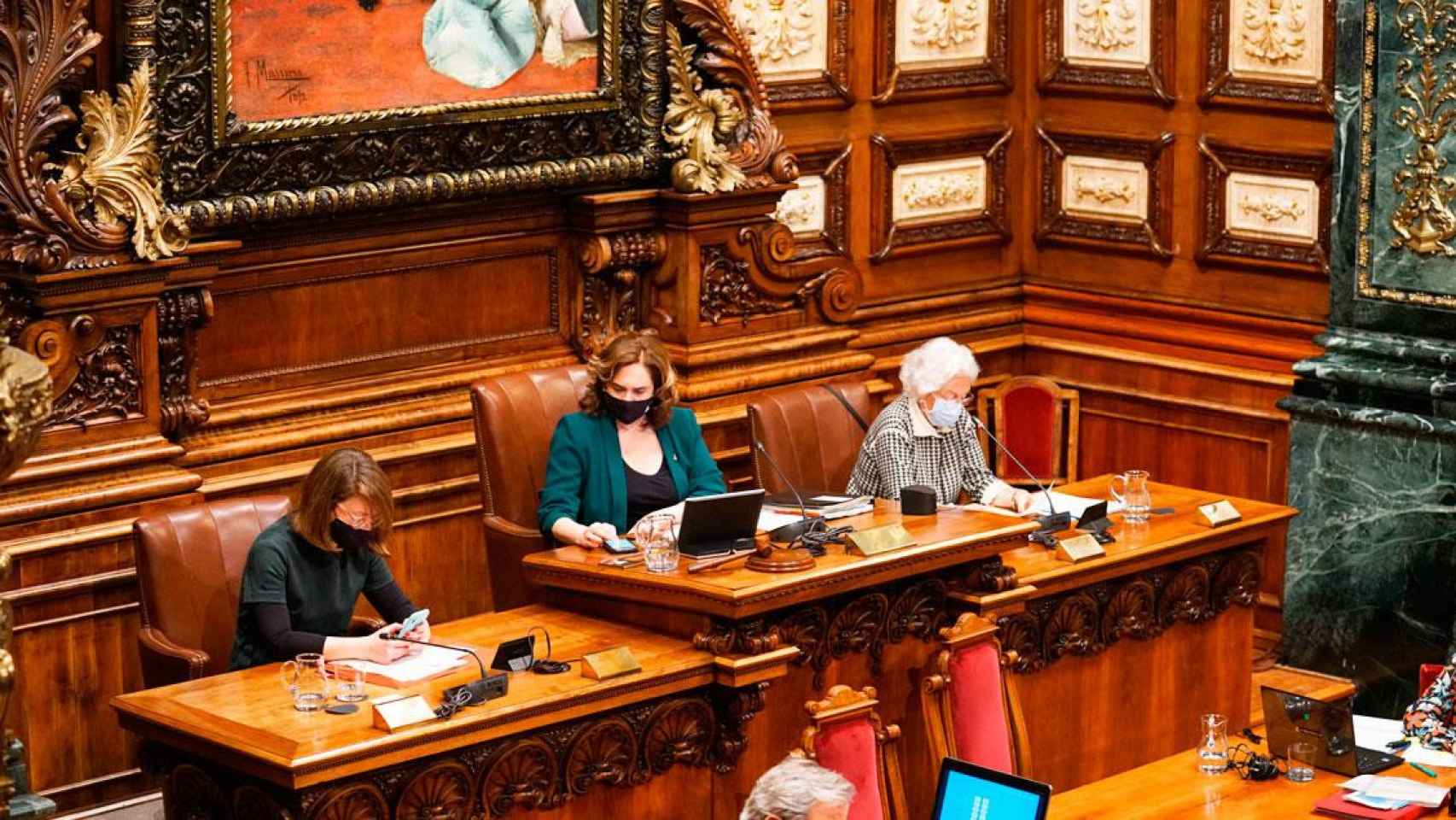 Ada Colau, alcaldesa de Barcelona, durante el pleno municipal de hoy / AJBCN