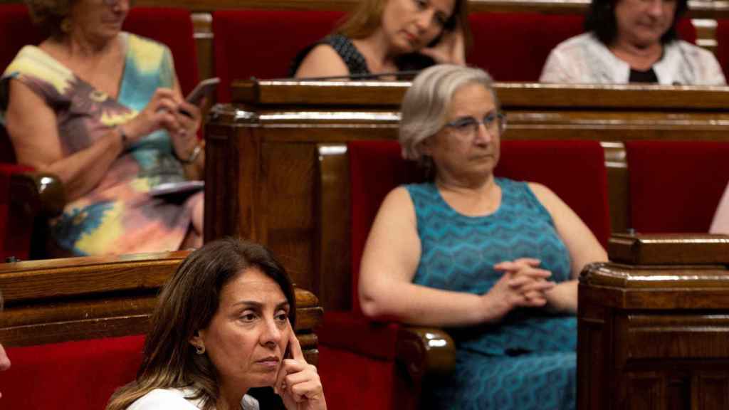 Meritxell Budó, consejera de Presidencia y Portavoz de la Generalitat, en su escaño / EFE