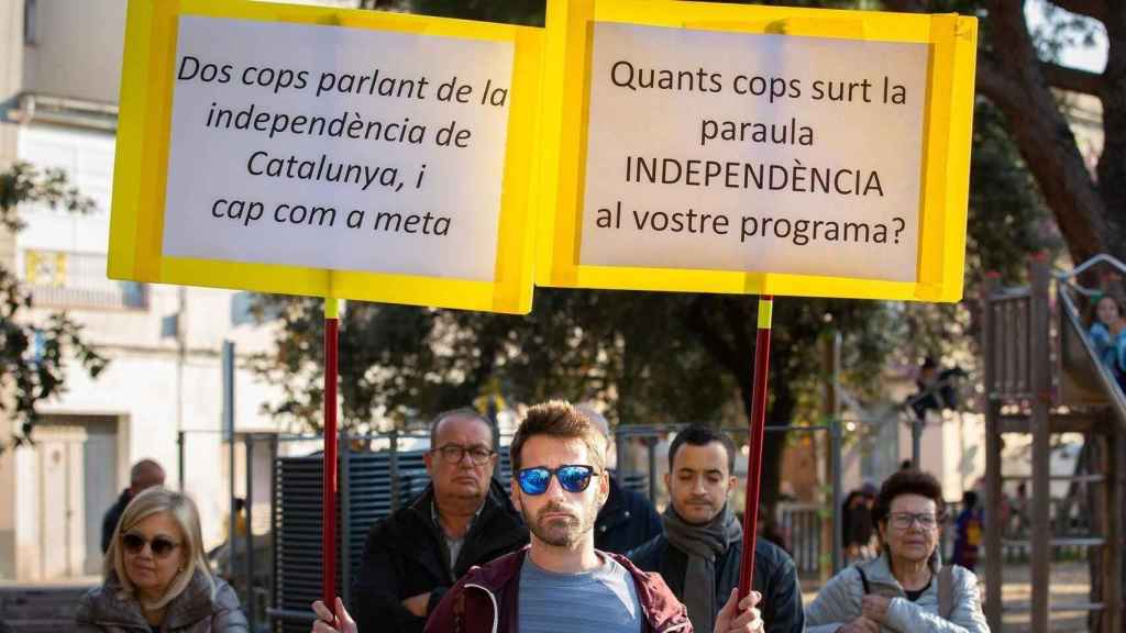 Carteles de los CDR que protestan frente al acto de ERC / EUROPA PRESS