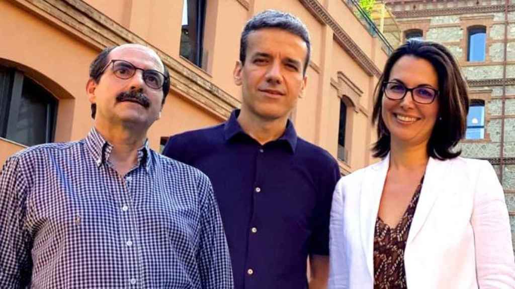 Jordi Giró, David Poudevida y Anna Rossell,  de Moviment Barcelona, en el Casal de Barri de la Vila Olímpica de Barcelona / CG