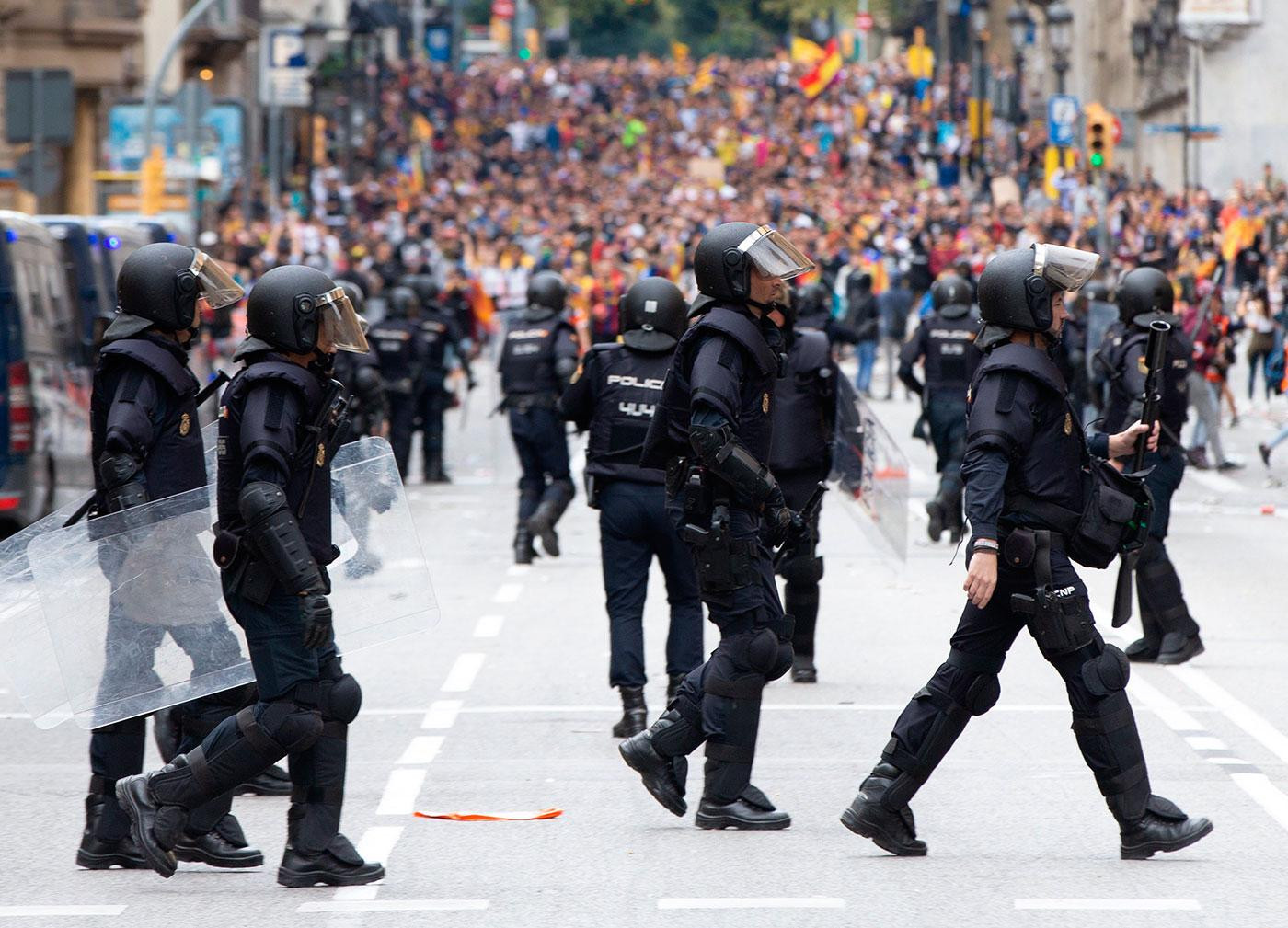 Agentes de la Policía Nacional en Vía Laietana