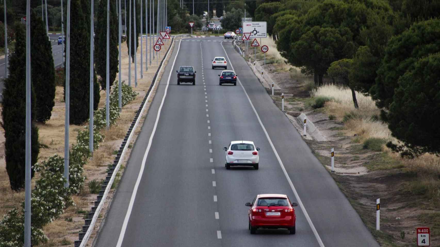 Coches en una carretera, en referencia a los desplazamientos previstos para el 15 de agosto / EP