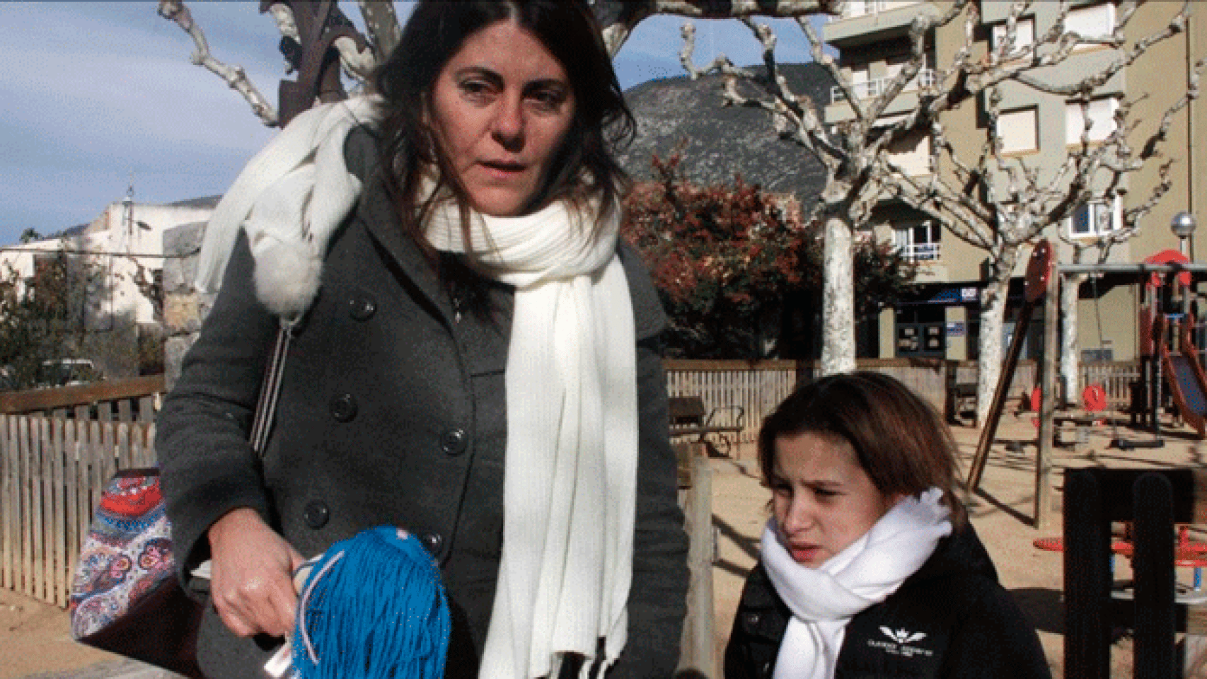 Marga Grau, la madre de Nadia, junto a la pequeña / ACN