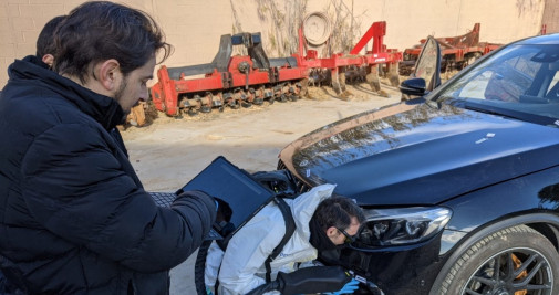 Agentes de los Mossos d'Esquadra utilizan iForenLIBS en la escena de un tiroteo / CEDIDA