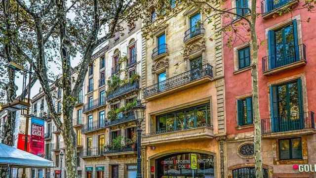 Viviendas en una calle de Barcelona, la ciudad de España con el parque residencial más viejo / PIXABAY