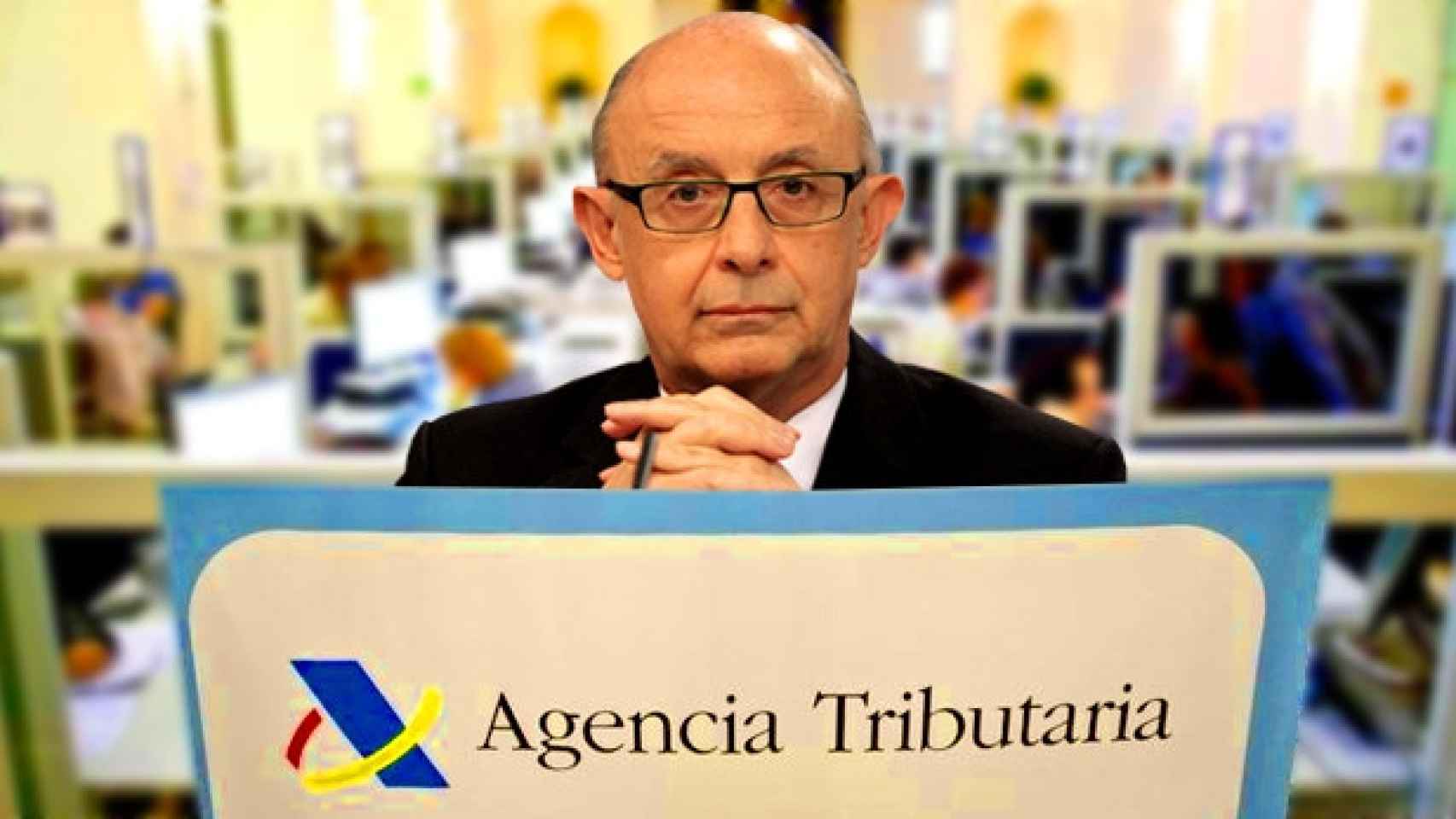 Cristóbal Montoro, ministro de Hacienda y Administraciones Públicas, y una oficina de la Agencia Tributaria / FOTOMONTAJE DE CG