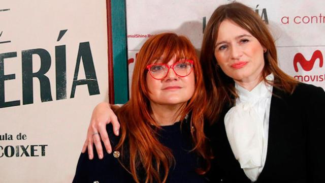 Isabel Coixet durante la presentación en Madrid de su nueva película La librería, acompañada de la actriz Emily Mortimer que da vida a la protagonista / EFE
