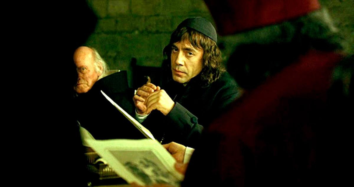 Javier Bardem haciendo de inquisidor en Los fantasmas de Goya (2006) / CINEMANIAS