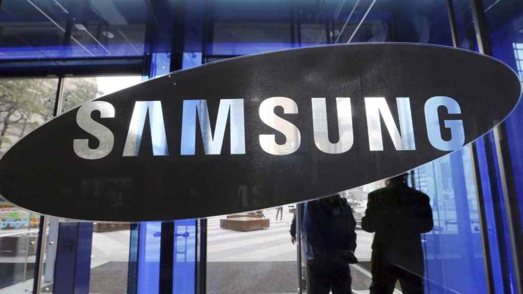 El logo de Samsung en una sede de la compañía / EFE