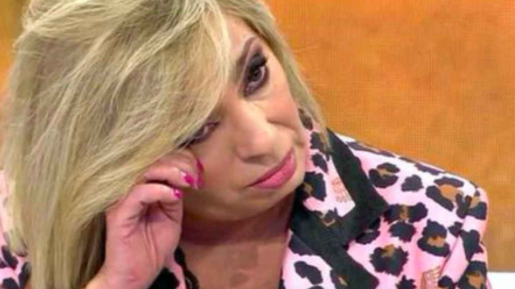 Carmen Borrego manda, al borde de las lágrimas, un mensaje a su madre, María Teresa / MEDIASET