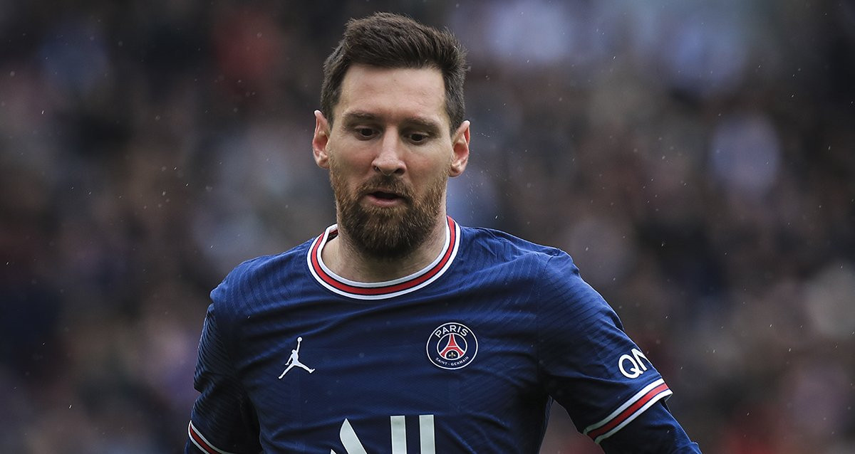 Lionel Messi, silbado por la afición del PSG, durante el partido contra el Girondins de Bordeaux / EFE