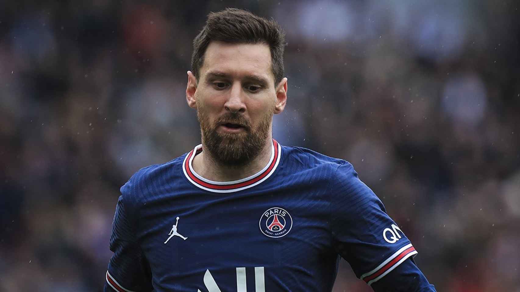 Lionel Messi, silbado por la afición del PSG, durante el partido contra el Girondins de Bordeaux / EFE