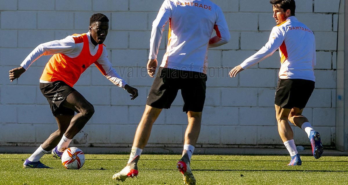 Ilaix Moriba ya entrena con el Valencia / VCF