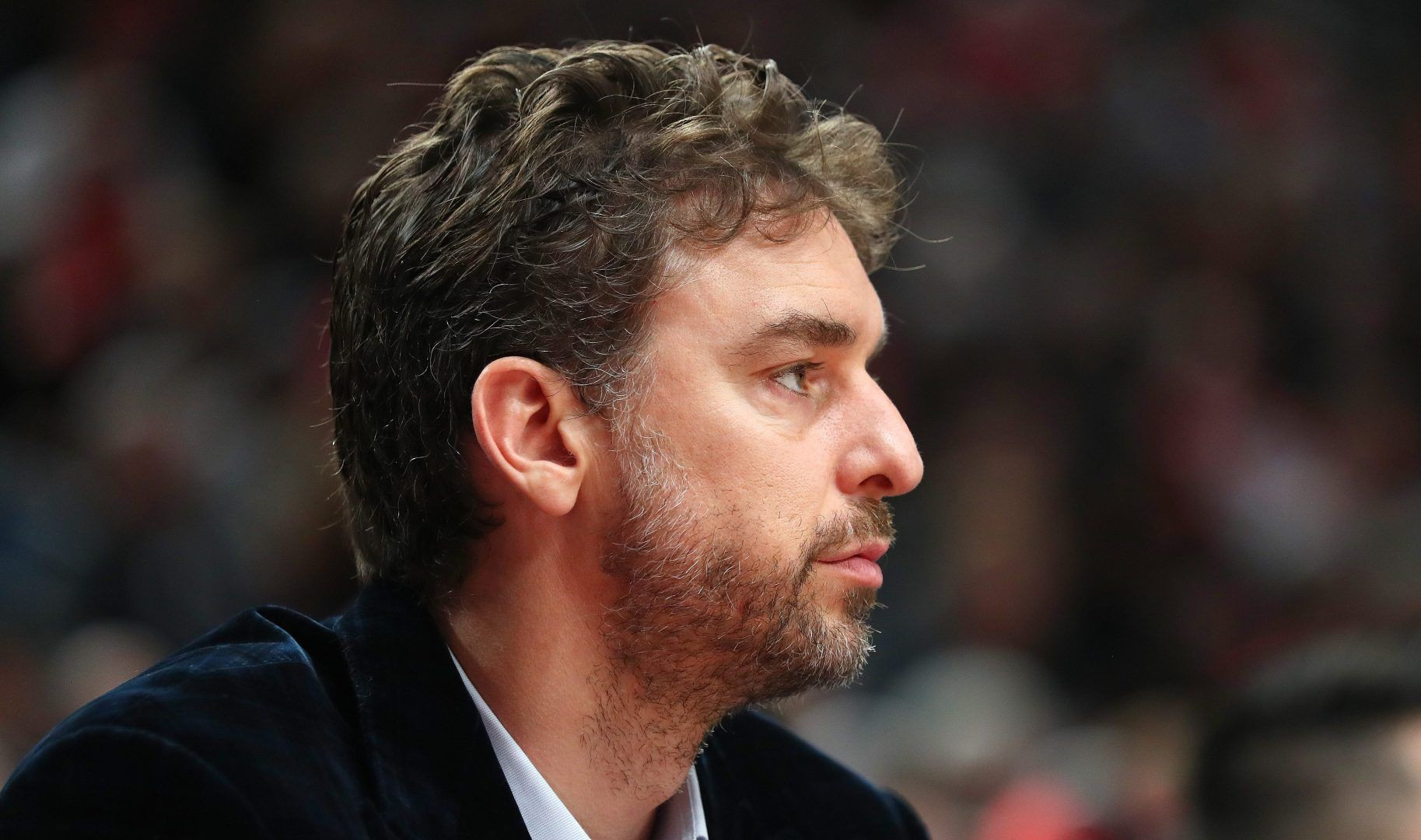 Pau Gasol, viendo un partido desde el banquillo | NBA