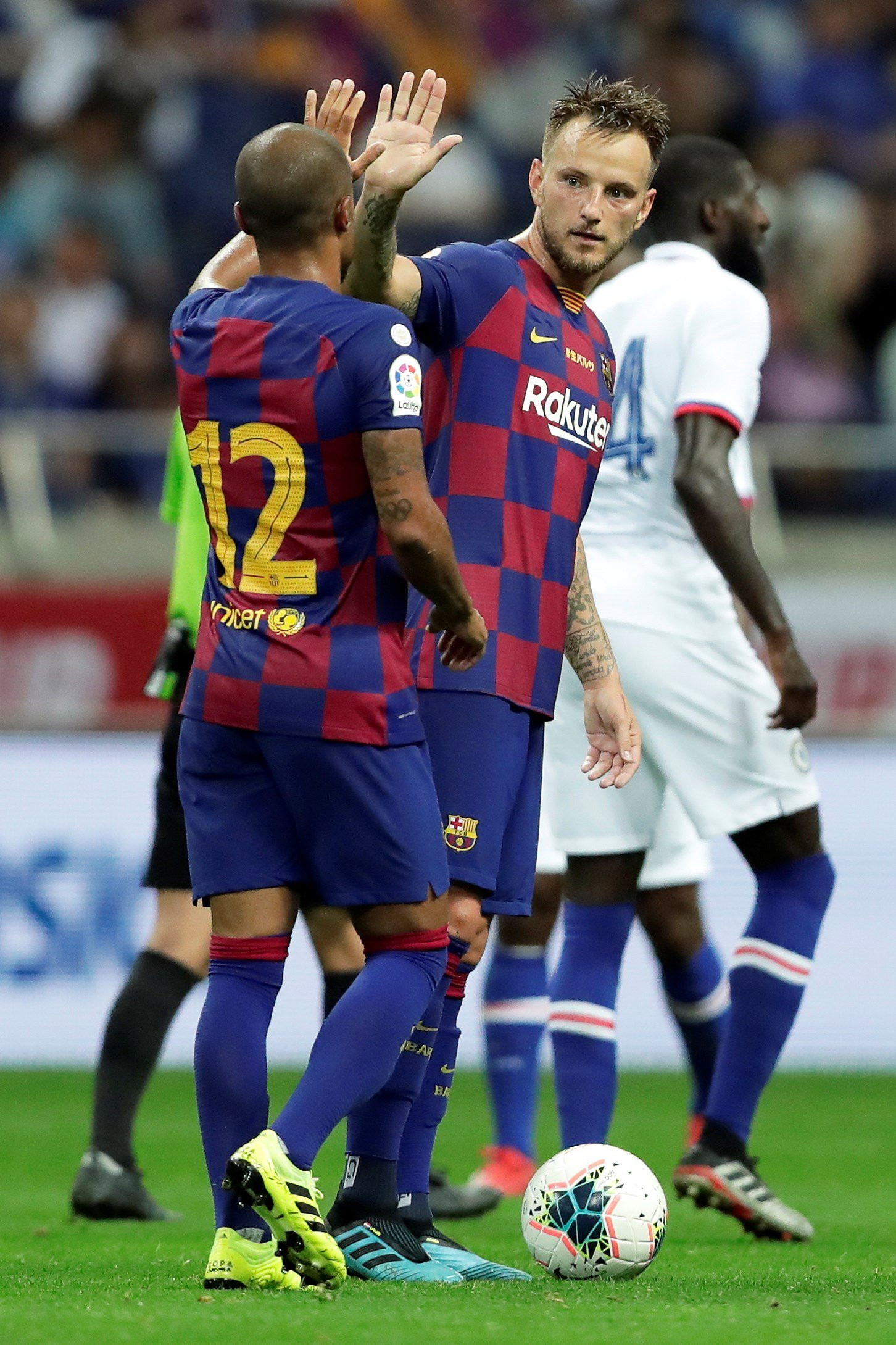 Rakitic y Rafinha en el encuentro frente al Chelsea / EFE