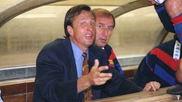 Cruyff y Rexach en el banquillo del FC Barcelona en 1996 / EFE