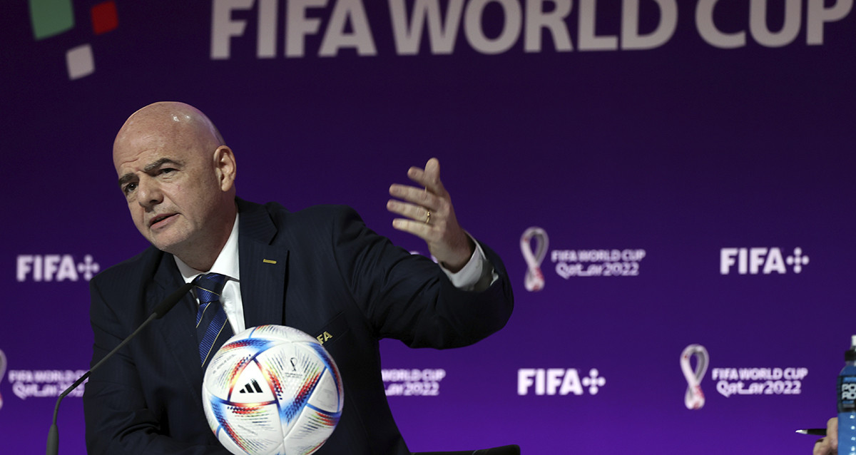 Infantino, en una rueda de prensa, previa a la inauguración del Mundial de Qatar / EFE