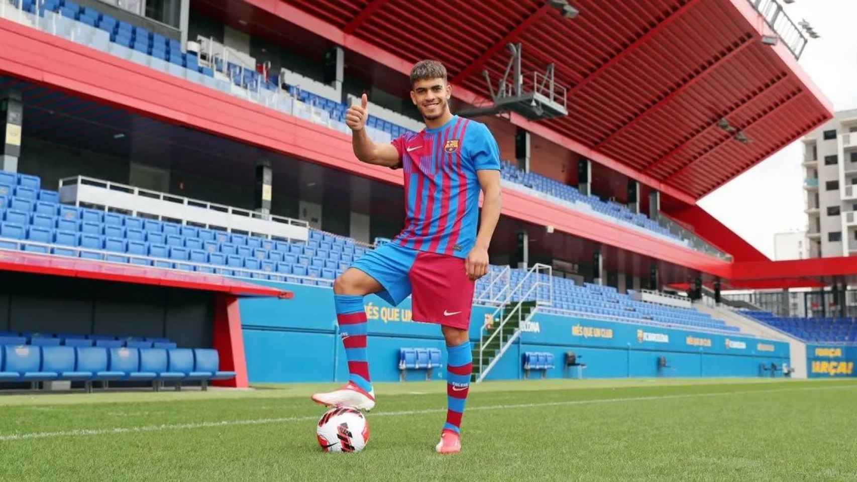 La presentación oficial de Abde Ezzalzouli con el Barça B / FCB