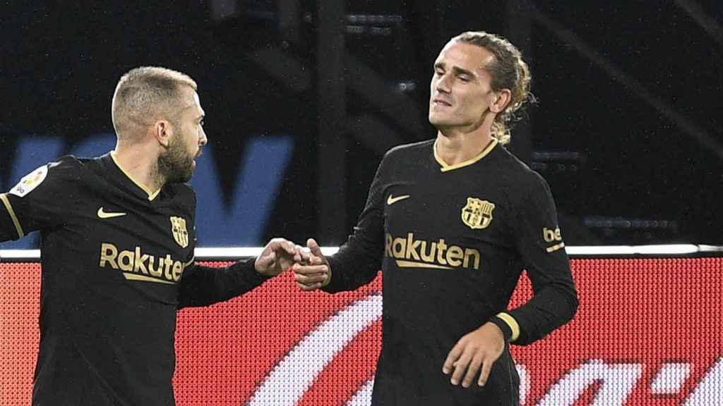 Griezmann, junto a Jordi Alba en el partido contra el Celta | EFE