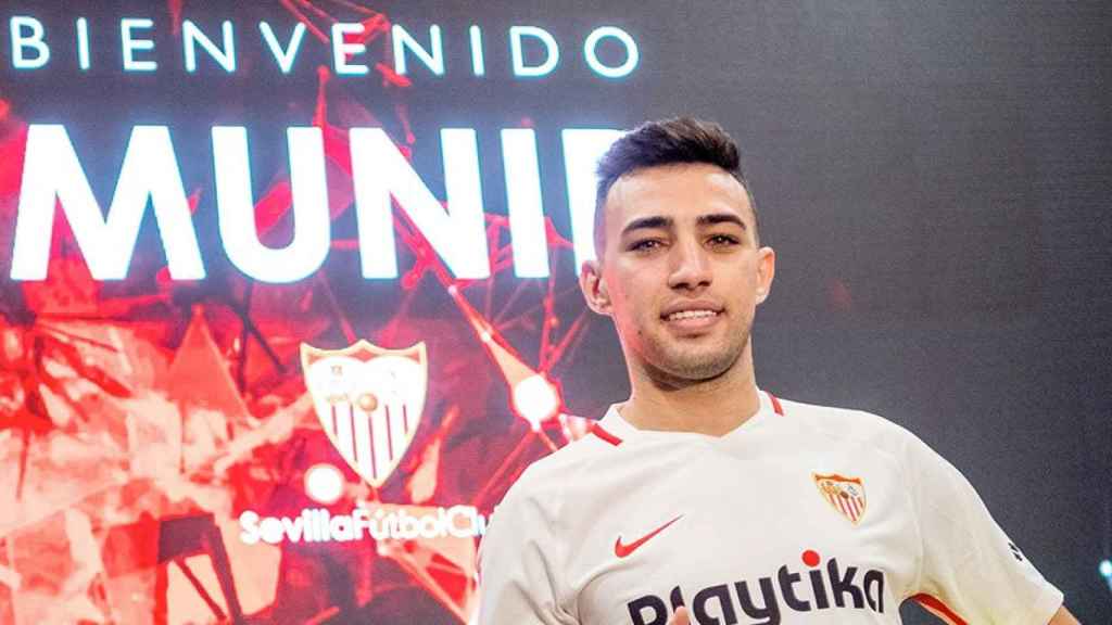 El delantero Munir El Haddadi, procedente del Barcelona, durante su presentación como nuevo jugador del Sevilla FC / EFE