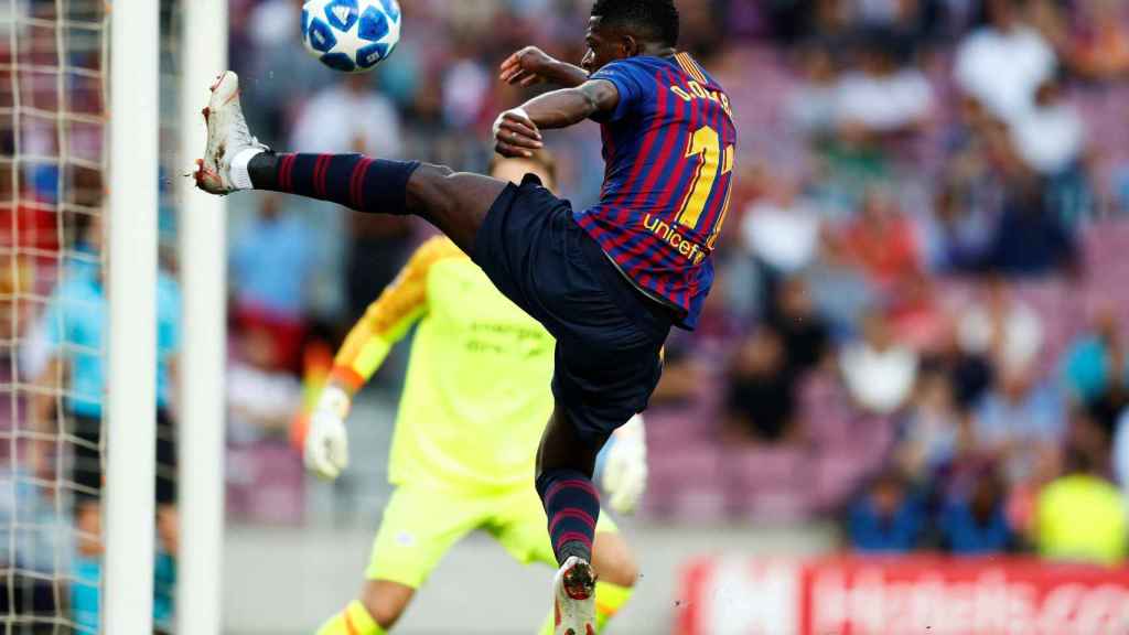 Una foto de Ousmane Dembélé durante el partido frente al PSV / EFE