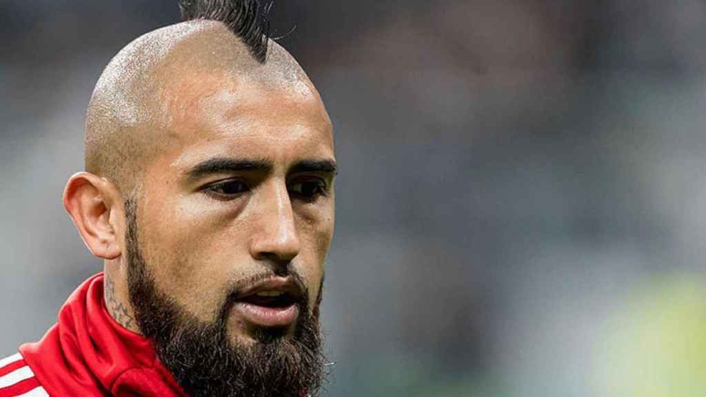 Arturo Vidal luce su fina cresta y esa barba prominente / EFE