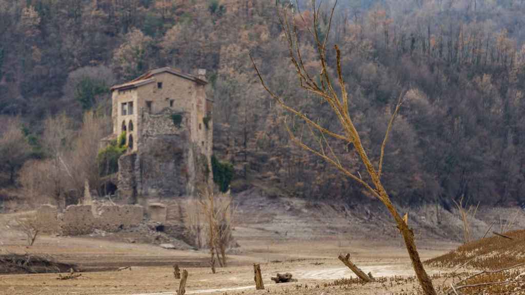 El embalse de La Baells (Berguedà) evidencia la falta de lluvias de los últimos meses / AIGÜES DE BARCELONA