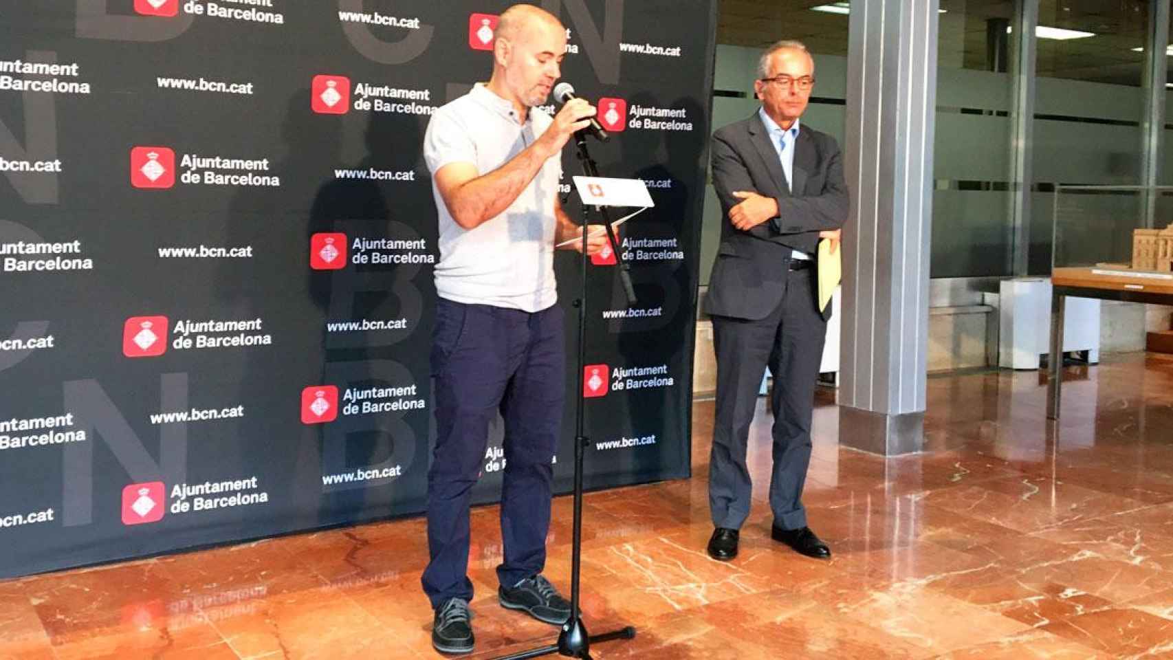 Eloi Badia, presidente de Cementiris de Barcelona, con Jordi Valmaña, su exdirector general / MA