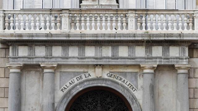 La fachada de la Generalitat, ya sin la pancarta. Profesionales catalanistas / EFE