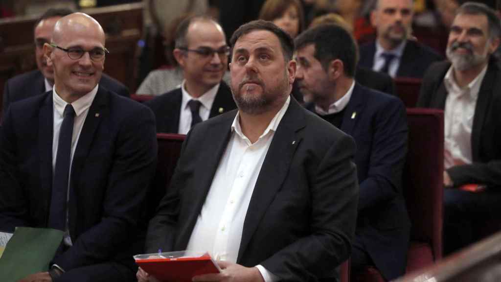 Raül Romeva, junto a Oriol Junqueras en una de las jornadas del juicio del 'procés' en el que pidieron declarar en su lengua materna / EFE