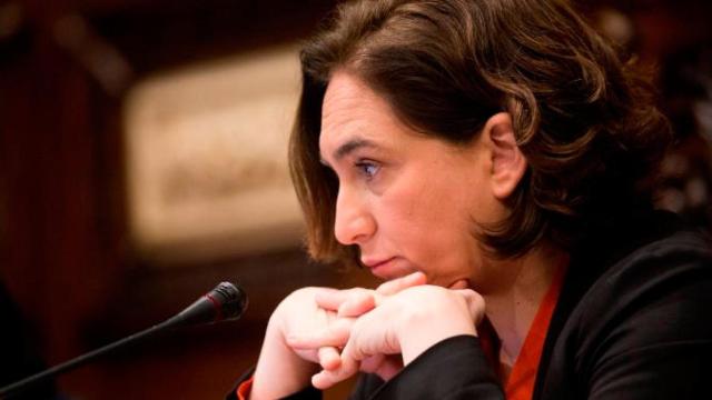La alcaldesa de Barcelona, Ada Colau, durante un pleno municipal / EFE