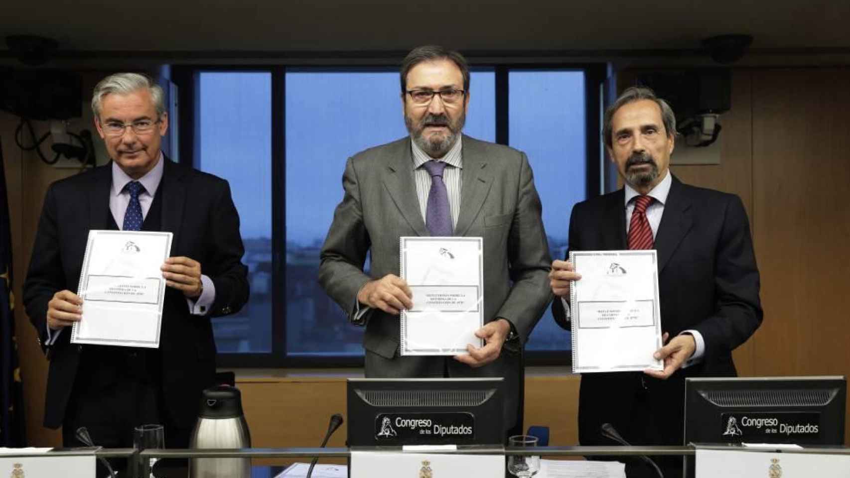 Jaime Rodríguez-Arana, Fernando Sanz y Pedro Bofill de la Asociación de Exdiputados y Exsenadores / EFE