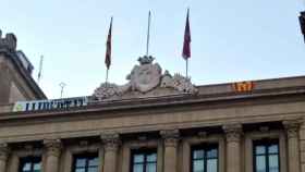 Fachada del Ayuntamiento de Lleida, donde retiraron la bandera española y colgaron una 'estelada'