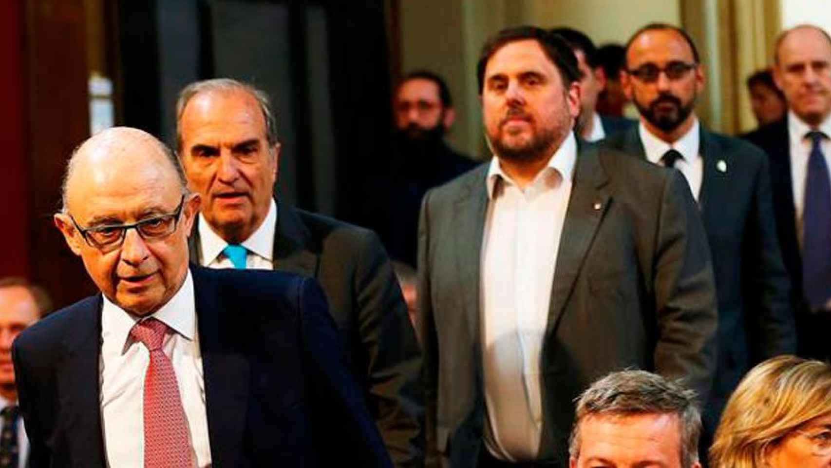 De izquierda a derecha, Cristóbal Montoro, Joaquim Gay de Montellà y Oriol Junqueras.