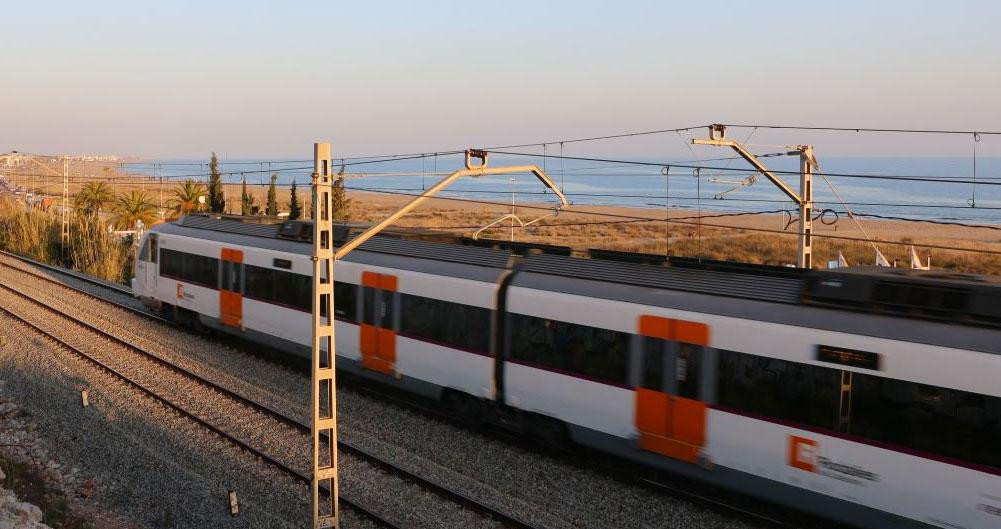 Un tren de Rodalies, trenes de Cercanías de Cataluña / RODALIES