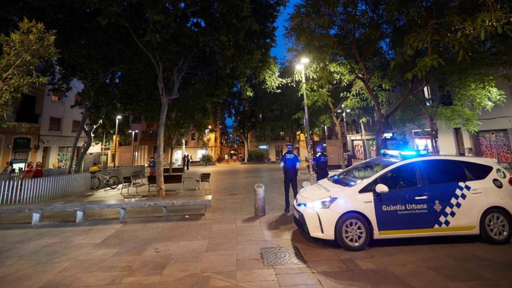 Una patrulla de la Guardia Urbana en servicio en Barcelona, como las registradas durante el fin de semana en el barrio del Born / ALEJANDRO GARCÍA - EFE