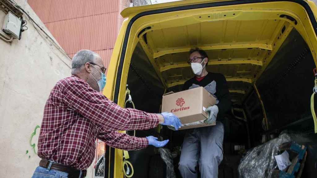 Reparto de alimentos a familias vulnerables / CÁRITAS BARCELONA