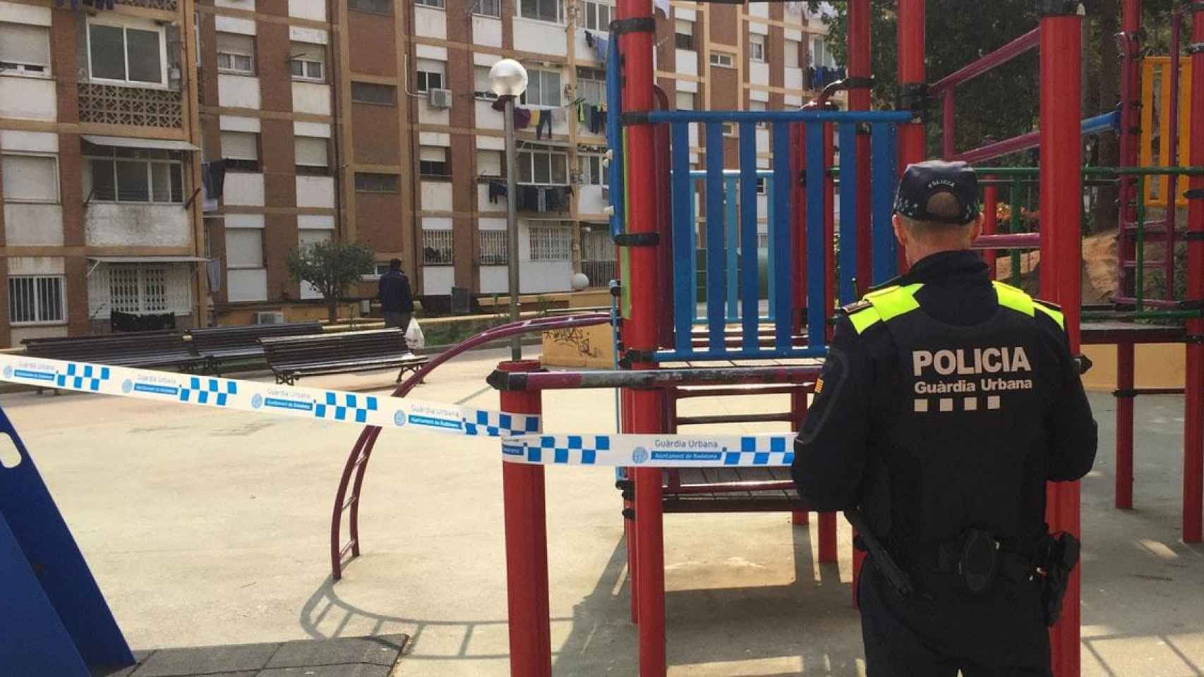 Un agente de la Guardia Urbana en Badalona/ URBANA