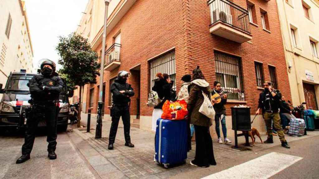 Una familia de barceloneses en pleno desahucio / CG