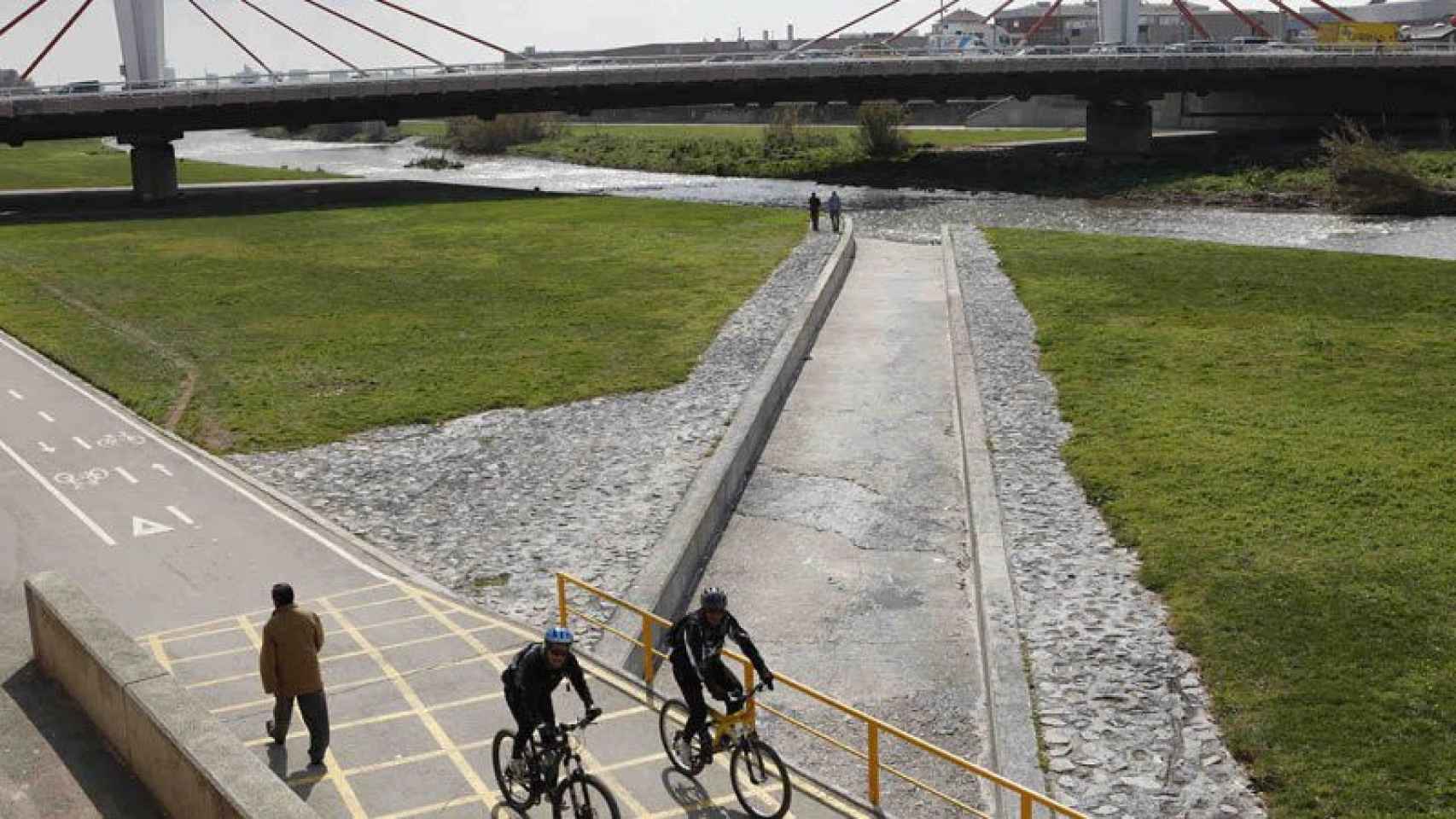 Santa Lucía promueve un crematorio en Barcelona en la orilla del río Besós (en la imagen).